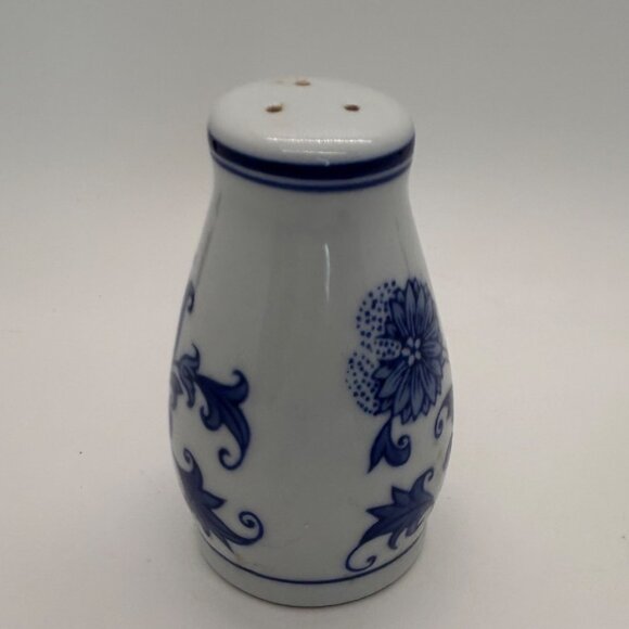 Pier 1 Salt & Pepper Shaker Set Blue & White Floral Chintz Pattern Ceramic - Picture 4 of 14